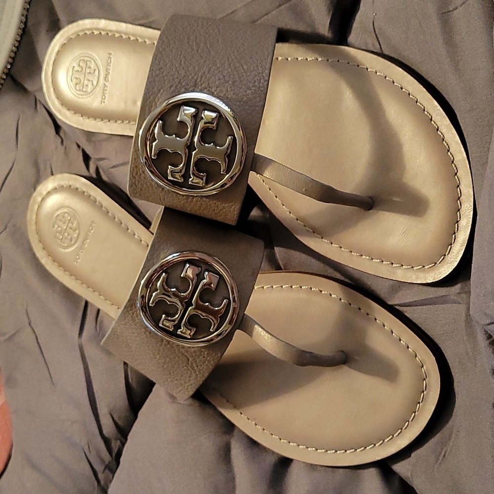 SOLD- TORY BURCH SANDLES